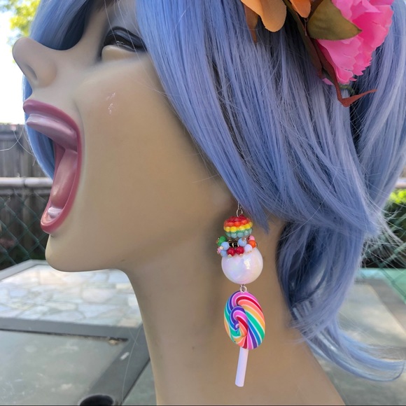 Lollipop 🍭 swirl bubblegum rainbow pop earrings - Picture 3 of 3